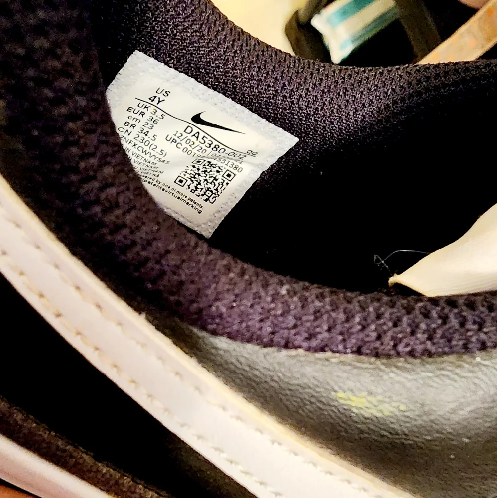 Nike - Picture 4 of 4